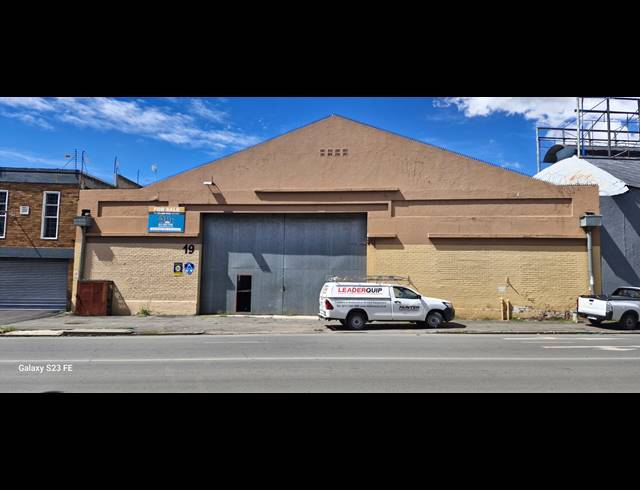 1,700M² WAREHOUSE FOR SALE IN VILLAGE MAIN
